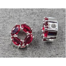 Бусина 10 мм с красными стразами цвет серебро (гиппоаллергенный сплав)