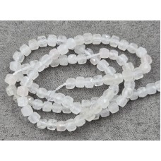 Горный хрусталь кубик 4,2-4,4 мм грань длина 38 см