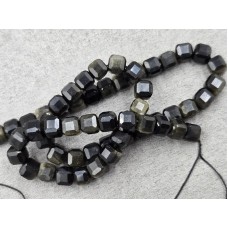 Обсидиан gold кубик 7 мм грань длина 36-37 см