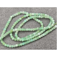 Хризопраз кубик 2,5 мм грань качество АВ длина 38-39 см
