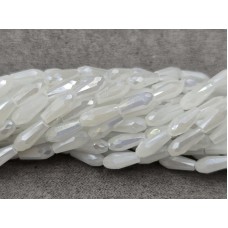 Скло крапля 4*9 мм 65-68 шт з переливом біла матово-прозора