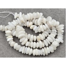 Крошка лунный камень ~3-4*6-8 мм длина 40 см