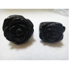 Кольцо "Роза" из черного агата с изъянами 